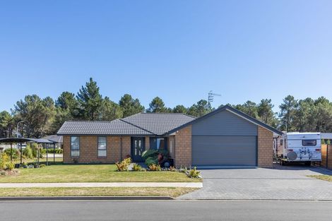 Photo of property in 8 Komahimahi Way, Motuoapa, 3382