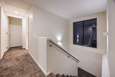 Photo of property in 38a Cascades Road, Pakuranga Heights, Auckland, 2010