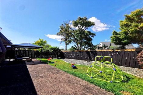 Photo of property in 14 Golfland Drive, Golflands, Auckland, 2013