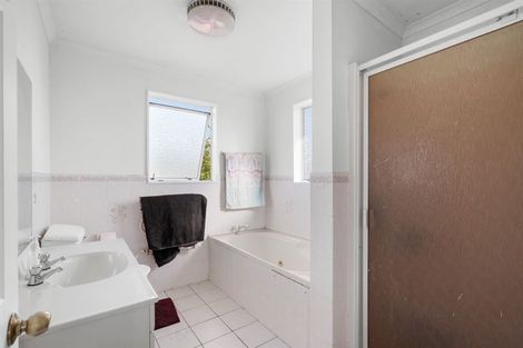 Photo of property in 16 Tika Street, Riccarton, Christchurch, 8041