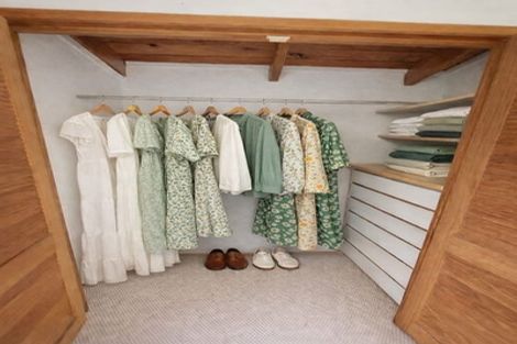 Photo of property in 1/13 Target Road, Totara Vale, Auckland, 0629