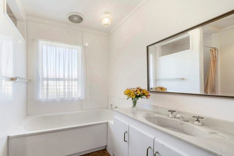 Photo of property in 107 Muir Avenue, Mangere Bridge, Auckland, 2022