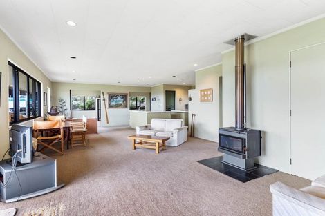 Photo of property in 98 Sunset Road, Unsworth Heights, Auckland, 0632