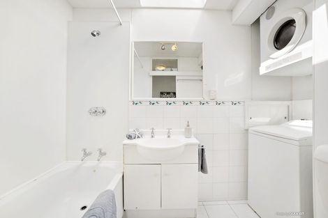 Photo of property in 20/4f Claremont Grove, Mount Victoria, Wellington, 6011