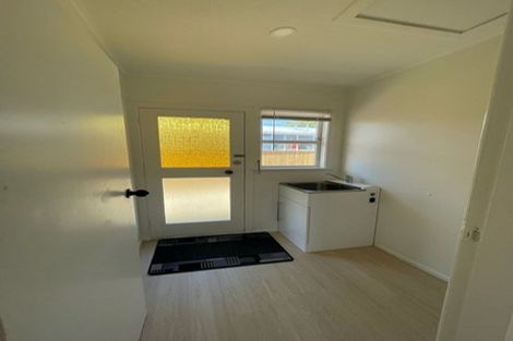 Photo of property in 104 Edmonton Road, Henderson, Auckland, 0612