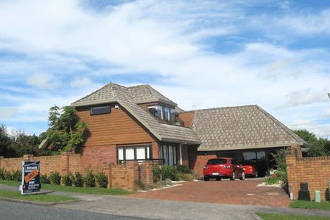 Photo of property in 1/6 Mccahill Views, Botany Downs, Auckland, 2010