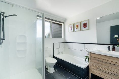 Photo of property in 15 Milsom Place, Te Puke, 3119