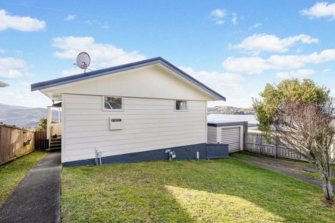 Photo of property in 63 Ruskin Road, Newlands, Wellington, 6037