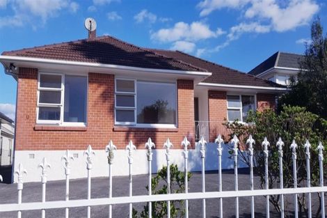 Photo of property in 12 Mickle Street, Te Atatu South, Auckland, 0610