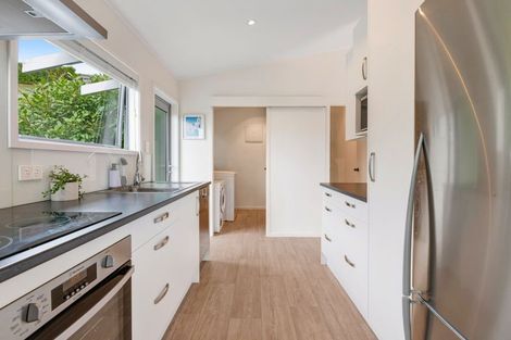 Photo of property in 7 William Bayes Place, Red Beach, 0932