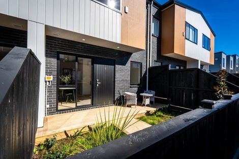 Photo of property in 9/20 Seabrook Avenue, New Lynn, Auckland, 0600
