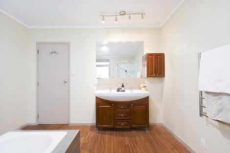 Photo of property in 23 Glencoe Road, Browns Bay, Auckland, 0630
