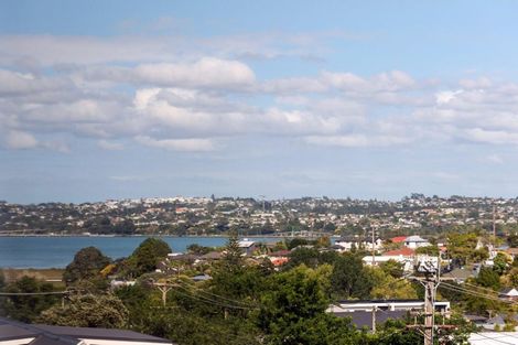 Photo of property in 2/1 Egremont Street, Belmont, Auckland, 0622