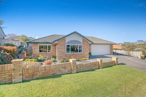 Photo of property in 84 Tauranga Place, Orewa, 0931