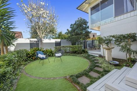 Photo of property in 2/19a Sanders Avenue, Takapuna, Auckland, 0622