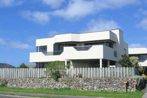 Photo of property in 9b Sunbrae Grove, Mount Maunganui, 3116