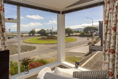 Photo of property in 3 Golf Road, Paraparaumu Beach, Paraparaumu, 5032