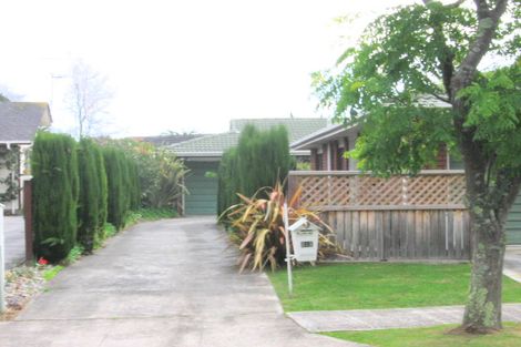 Photo of property in 21 Rosebank Grove, Waikanae, 5036