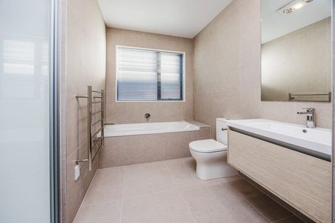 Photo of property in 126 Pepene Avenue, Takanini, 2112
