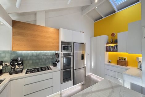 Photo of property in 8 Langstone Place, Chatswood, Auckland, 0626