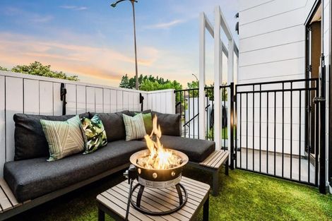 Photo of property in 2/2 Jadewynn Drive, Massey, Auckland, 0614