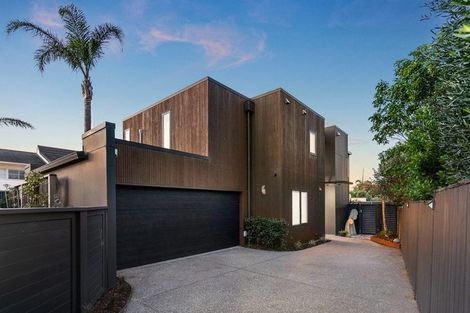 Photo of property in 2/3 Craig Road, Milford, Auckland, 0620