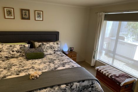 Photo of property in 9 Meharg Place, Fairview Heights, Auckland, 0632