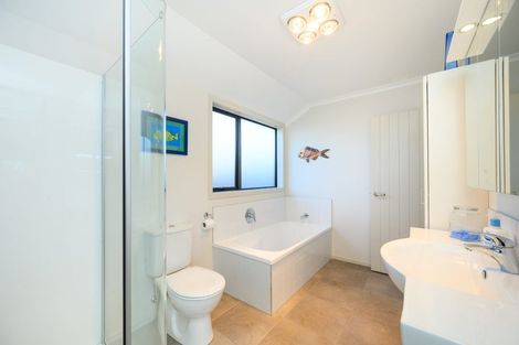 Photo of property in 13 Lorenzo Place, Kelvin Grove, Palmerston North, 4414