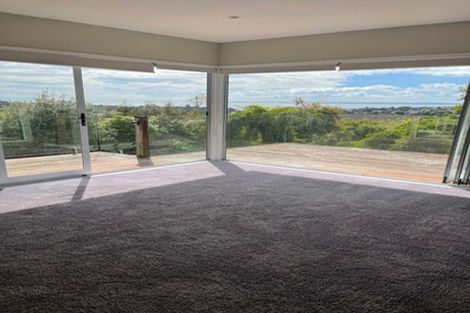 Photo of property in 4 Geoffrey Road, Torbay, Auckland, 0630