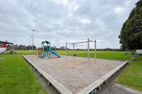 Photo of property in 58 Rauemi Way, Te Atatu South, Auckland, 0610