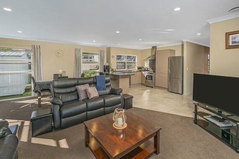 Photo of property in 8 Dotterel Place, Whitianga, 3510