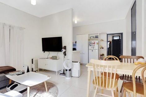 Photo of property in 1 Gamble Way, Massey, 0614