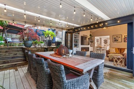 Photo of property in 6 Oystergrove Road, West Harbour, Auckland, 0618