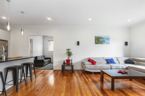 Photo of property in 33 Clayburn Road, Glen Eden, Auckland, 0602