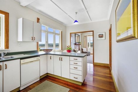 Photo of property in 49 Hungerford Road, Lyall Bay, Wellington, 6022