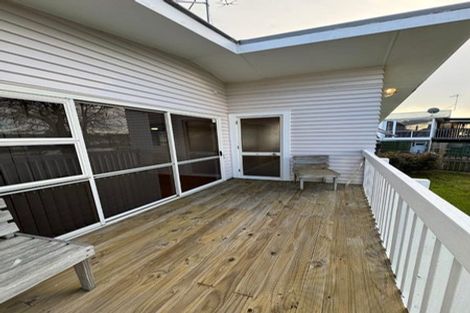 Photo of property in 73 Christmas Road, Manurewa, Auckland, 2102