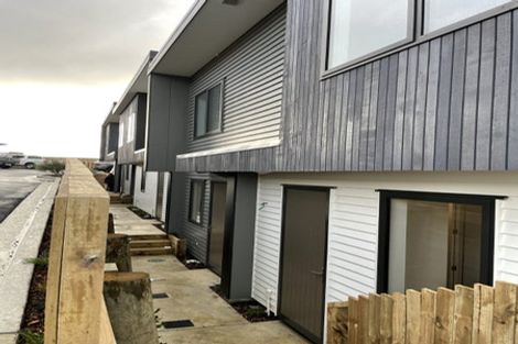 Photo of property in 62u2 Spenmoor Street, Newlands, Wellington, 6037