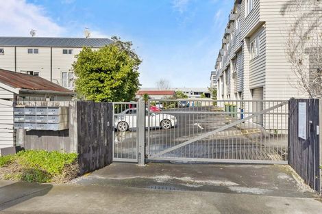 Photo of property in 10/4 Keeling Road, Henderson, Auckland, 0612