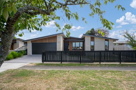 Photo of property in 285 Shakespeare Street, Leamington, Cambridge, 3432