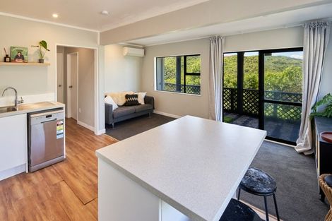 Photo of property in 16b Fernhaven Grove, Newlands, Wellington, 6037