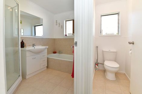 Photo of property in 2/92 Florence Avenue, Orewa, 0931