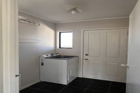 Photo of property in 1 Loughanure Place, Massey, Auckland, 0614