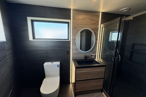 Photo of property in 2a Maunder Place, New Lynn, Auckland, 0600