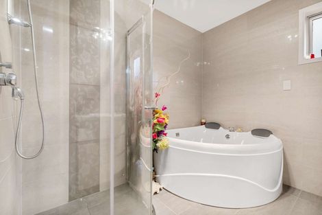 Photo of property in 32a Colwill Road, Massey, Auckland, 0614