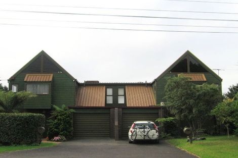 Photo of property in 1/90 Pleasant Road, Titirangi, Auckland, 0604