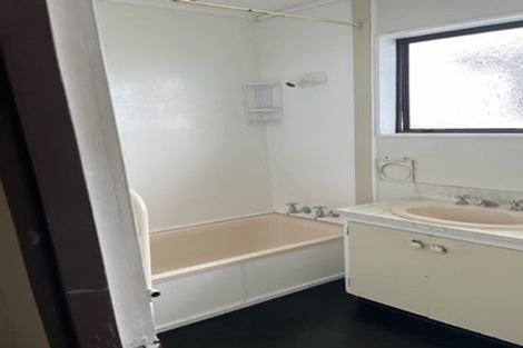 Photo of property in 6 Stroud Way, Newlands, Wellington, 6037