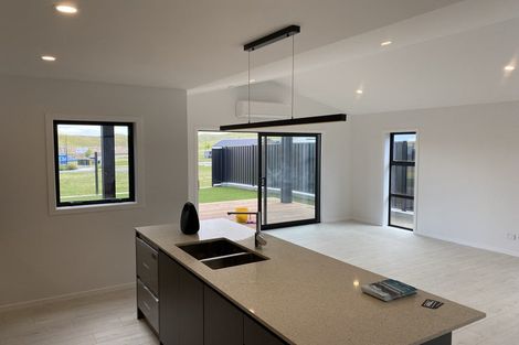 Photo of property in 14 Annie Aranui Drive, Poraiti, 4182