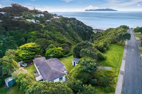 Photo of property in 15 Pukerua Beach Road, Pukerua Bay, 5026