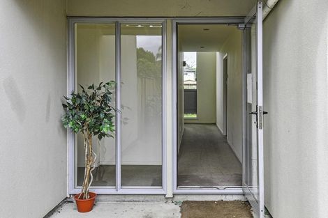 Photo of property in 2/33 Kenderdine Road, Papatoetoe, Auckland, 2025