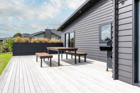 Photo of property in 24 Ivy Lane, Ohau, Levin, 5570